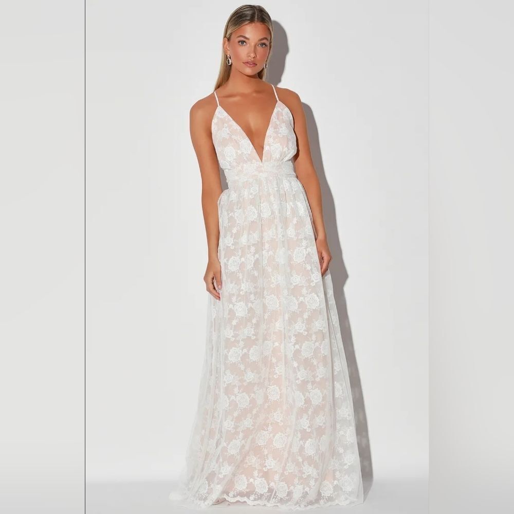 Lulu's Ivywood White and Beige Embroidered Lace Backless Maxi Dress Size XS NWT